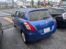 明るく元気なスタッフが1台1台丁寧に内外装クリーニング、点検・整備を行っております。