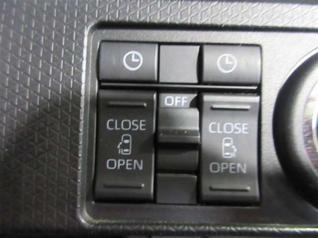 両側電動スライドドアのスイッチ付です。車内からもスイッチひとつで楽にドアの開閉が可能です。電動なので開閉時に力を使う必要がなく、半ドアになることもありません！