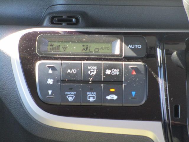 フルオートエアコンは、車内を年中快適に保ちます。