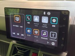 【ディスプレイオーディオ】お持ちのスマホやMP3プレイヤーとの無線接続で音楽再生が可能！コードで繋ぐわずらわしさも無く、手軽にお気に入りの音楽を楽しめます。