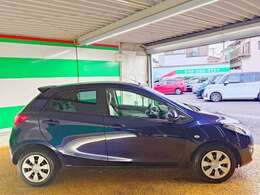 禁煙車です！また、ミラーウインカー・ドアバイザー・プライバシーガラス付きです！