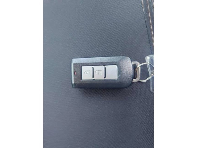スマートキーシステム付。鍵を持っていればドアロック・解除が楽チンです。毎回鍵を出す手間もなくなりますね。悪天候時には特に重宝します。