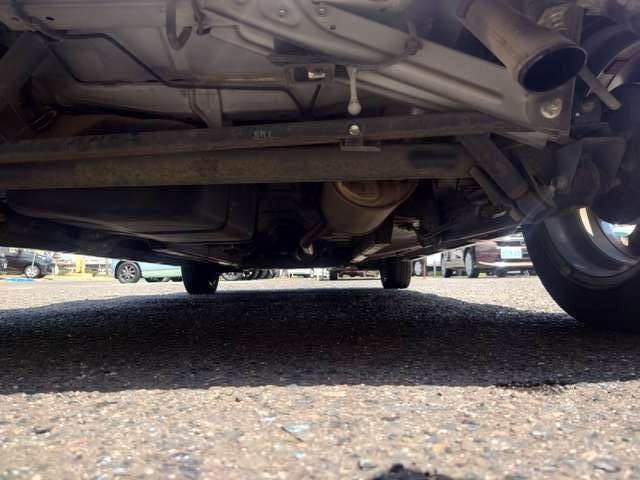 下回りに注目☆目立った錆や打ち傷も無く良好です。車の履歴は見えない所も大切ですよ。車選びはこちらもよく見てきめて下さいね。