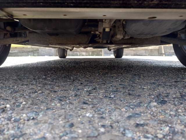 下回りに注目☆目立った錆や打ち傷も無く良好です。車の履歴は見えない所も大切ですよ。車選びはこちらもよく見てきめて下さいね。