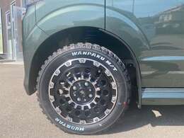 アルミホイールを履いています。アルミホイールだけでも車のイメージがかなり変わりますね。