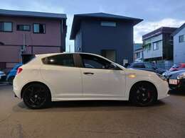 現在のローン金利は通常ローン3.95％または残価設定3.5％でご案内中です。ローンをご希望の際はお気軽にお申しつけ下さい。