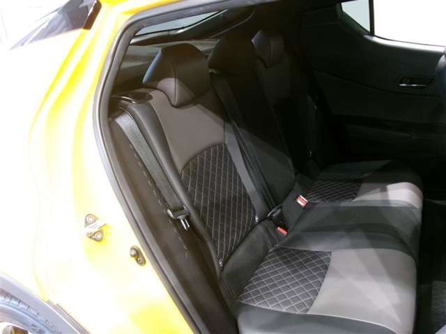 ゆとりある広々とした車内空間は、ドライブを始め買い物やレジャーなど、幅広く活躍します。一人でもみんなとでもお出かけを楽しみましょう！