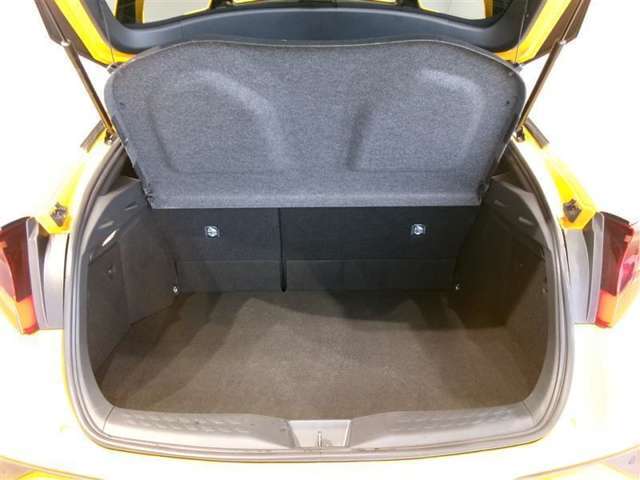 広々としたラゲージスペースを備えています。大きなものや長さのある荷物もしっかりと積み込めます。