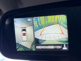 【アラウンドビューモニター】専用のカメラにより、上から見下ろしたような視点で360度クルマの周囲を確認することができます☆死角部分も確認しやすく、狭い場所での切り返しや駐車もスムーズに行えます。