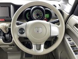 【ステアリング】軽い力で扱いやすいハンドルです。目立つ傷やスレなどなく綺麗な状態です！除菌プランいれていただくとさらに快適に！清潔なお車はお子様にも安心ですね！