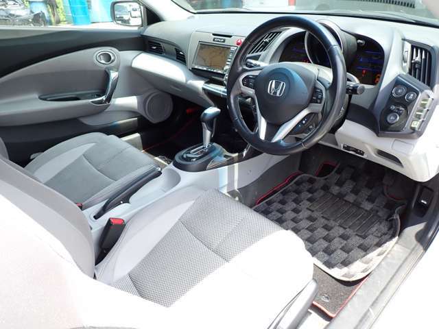 弊社は三菱サテライトショップです！三菱車なら安くお買い得価格にてご提供できます！その他メーカーももちろん扱っております。価格には自信がありますので一度お問い合わせ下さいませ♪お待ちしております(^^♪