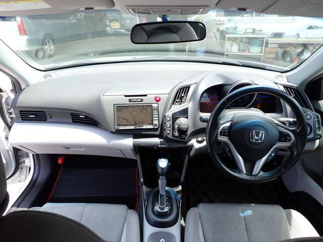 弊社は三菱サテライトショップです！三菱車なら安くお買い得価格にてご提供できます！その他メーカーももちろん扱っております。価格には自信がありますので一度お問い合わせ下さいませ♪お待ちしております(^^♪