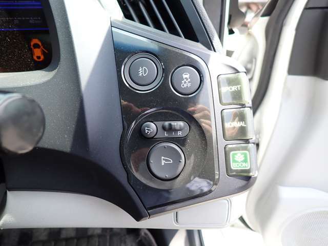 弊社は三菱サテライトショップです！三菱車なら安くお買い得価格にてご提供できます！その他メーカーももちろん扱っております。価格には自信がありますので一度お問い合わせ下さいませ♪お待ちしております(^^♪