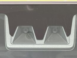 【スマートアシスト】走行中に前方の車両等を認識し、衝突しそうな時は警報とブレーキで衝突回避と被害軽減をアシスト。より安全にドライブをお楽しみいただけます。