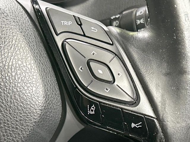 【トヨタセーフティセンス】走行中に前方の車両等を認識し、衝突しそうな時は警報とブレーキで衝突回避と被害軽減をアシスト。より安全にドライブをお楽しみいただけます。