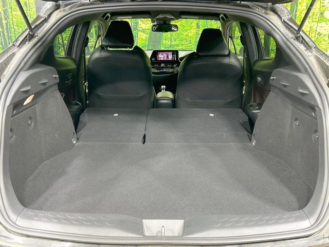 後席を格納すると、これだけの広さが！シーンに合わせたシートアレンジで、大きな荷物も積むことが出来ます♪