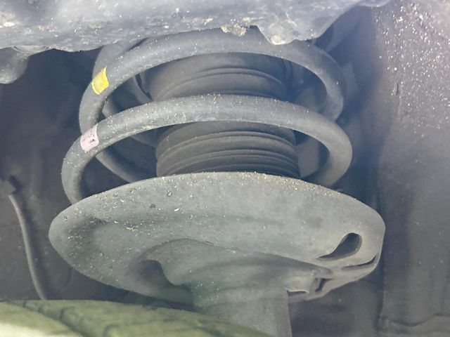 お車を安心してお乗りいただく為には、足回りの定期点検が欠かせません。サービスサポート（有償保証）では無料点検もご提供しており、安心のカーライフをお過ごしいただけるサポート体制が整っています。