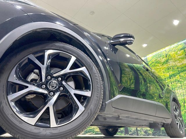 【純正18インチアルミホイール】外観にマッチした純正アルミホイールを装着しております。各種社外アルミホイールや、スタッドレスタイヤも取扱いしております。是非ご相談くださ