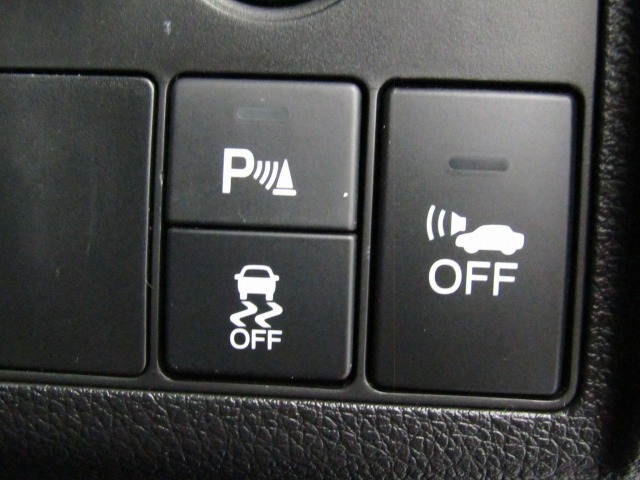 急ハンドル時などに起こる横すべりを制御するVSA（車両挙動安定化制御システム）を搭載♪パーキングセンサーは障害物と車両の距離をブザーとインフォメーション画面で知らせます♪