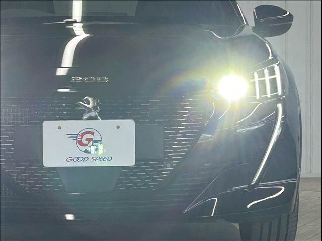 LEDヘッドライト搭載。夜道も明るく照らします。