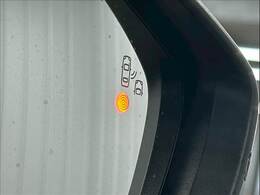 【ブラインドスポットモニター（BSM）】車線変更時に車両後方から来る車両を検知し安全をサポートする装置です。