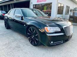 こちらのお車はCARFAX証明書付きです。最終レポートは17950マイル、1オーナーです。国内登録は26年8月にされています。走行距離も少ない為、内外装共に非常に綺麗なお車だと思います。