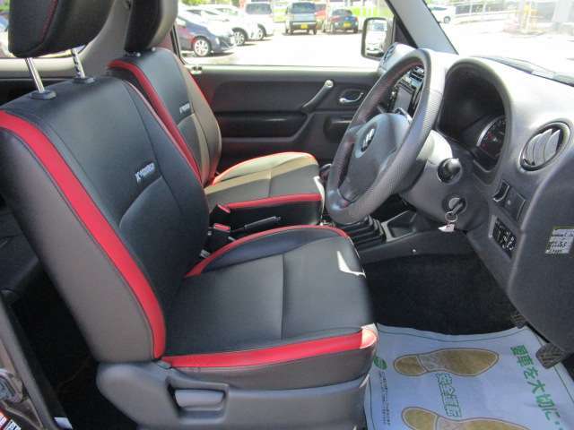 フロントシートもゆったりとしておりますので長距離の運転も疲れにくいです。快適な運転ができます。
