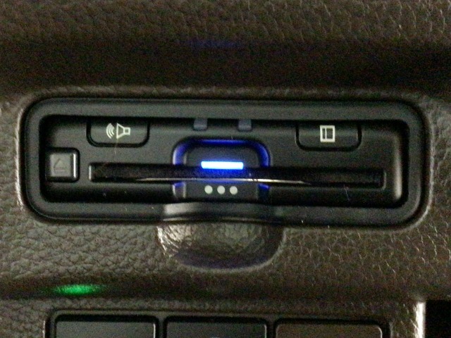 【ETC車載器】もはや必須アイテムのETCを搭載！高速道路のご利用時にとても便利！わずらわしい料金所での現金支払いが不要となりスムーズに通過できます♪