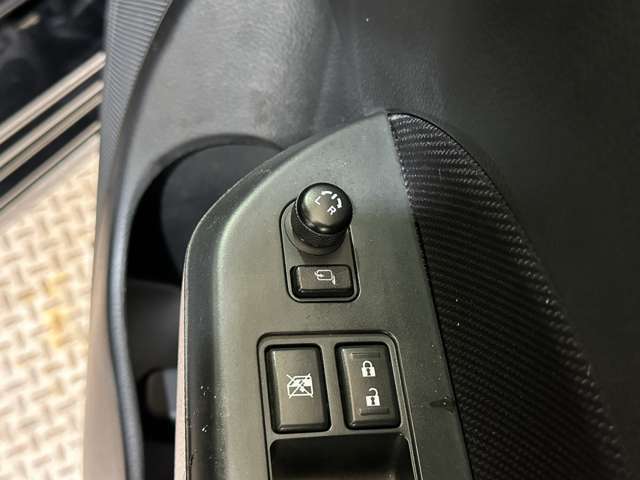 お近くの方はぜひご来店ください。試乗も可能ですので車の装備や状態をしっかりと確認頂けます。