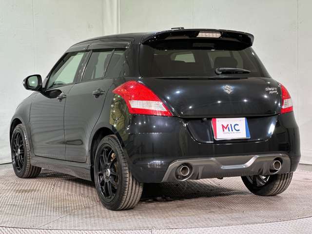 納車前にはスタッフによってピカピカに仕上げてご納車致します。オプションでガラスコーティングなどオススメ品も格安で承ります！