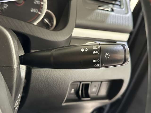 オートライト装備車両です。