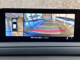 狭い場所での駐車やすれ違いなどでより的確な運転操作に役立つ360°ビューモニターが装備されています。