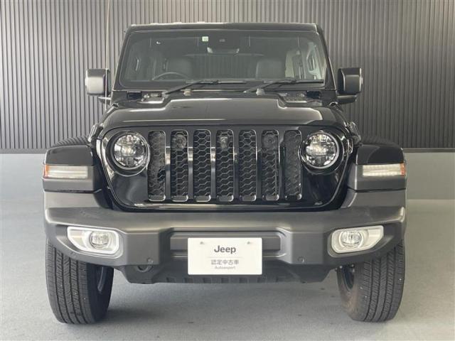 【フロントグリル】7スロットルグリルはJeep伝統の証です。SUVのみにこだわり続けている伝統あるJeep車へお乗り頂いてみてはいかがですか？