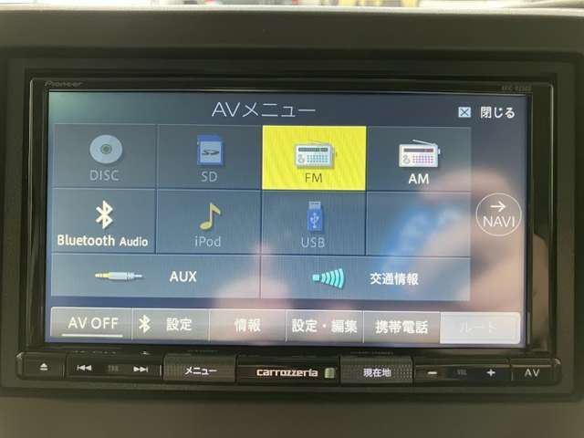 【Bluetooth】 スマホと簡単接続。ハンズフリー通話や音楽再生が可能で、安全かつ快適なドライブを実現します。