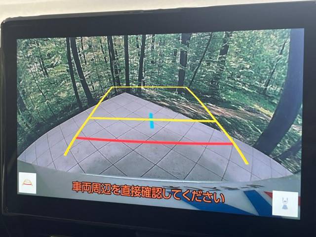 【バックカメラ】駐車時に後方がリアルタイム映像で確認できます。大型商業施設や立体駐車場での駐車時や、夜間のバック時に大活躍！運転スキルに関わらず、今や必須となった装備のひとつです！