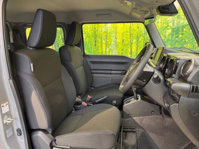 運転席シート廻りは使用感も少なく、良好な状態となっています。丁寧に使われていたことがよくわかりますね。