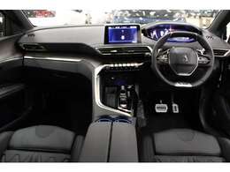 プジョー独自のドライバーを中心にレイアウトされたPEUGEOT i-Cockpit。