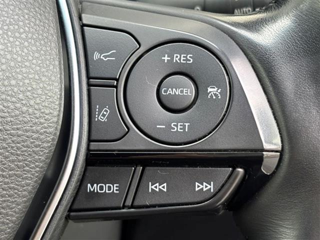 【ステアリングスイッチ】手元のボタンから、オーディオやナビなどの操作ができるので、よそ見をせずに安全に運転に集中できます！