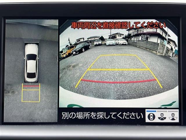 【パノラミックビューモニター】クルマを真上から見下ろした視点で駐車をサポートします。クルマの斜め後ろや真横など、いち早く障害物に気が付くことができます。