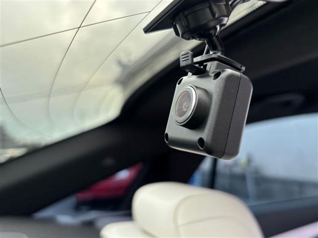 【ドライブレコーダー】映像・音声などの運転中の記録を残します。事故などを起こした起こされた時の証拠になりえますので、もしも時でも安心ですね。