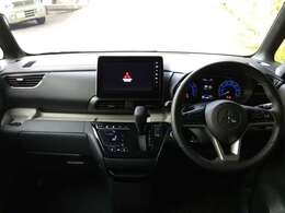 シフトレバーをダッシュパネルセンターに装備。運転席、助手席の足元すっきり！全車、V-CONなどの車両状態書付の為、安心です！！