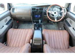 茶内装！内装に合わせたクラシックシートカバーを新品インストール！