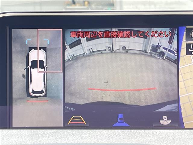 【パノラミックビューモニター】クルマを真上から見下ろした視点で駐車をサポートします！クルマの斜め後ろや真横など、いち早く障害物に気が付くことができます。