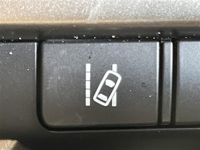 【レーントレーシングアシスト（LTA）】レーダークルーズコントロール使用時に、車線の中央を走るように支援したりお知らせしたりして、車線逸脱を防ぎます！機能には限界があるためご注意ください。