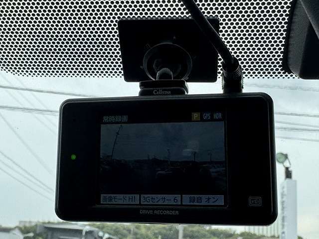 【ドライブレコーダー】自動車事故発生時の映像など状況記録を目的に設置されます！