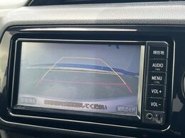 【バックカメラ】駐車時に後方がリアルタイム映像で確認できます。大型商業施設や立体駐車場での駐車時や、夜間のバック時に大活躍！運転スキルに関わらず、今や必須となった装備のひとつです！