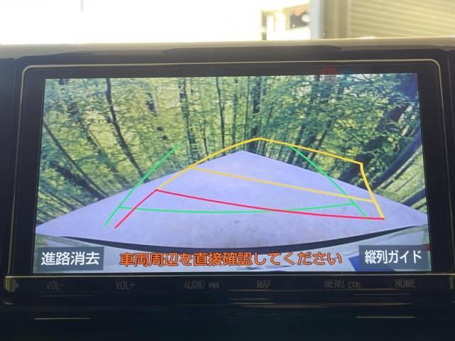 【バックカメラ】駐車時に後方がリアルタイム映像で確認できます。大型商業施設や立体駐車場での駐車時や、夜間のバック時に大活躍！運転スキルに関わらず、今や必須となった装備のひとつです！