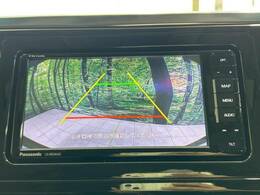 【バックカメラ】駐車時に後方がリアルタイム映像で確認できます。大型商業施設や立体駐車場での駐車時や、夜間のバック時に大活躍！運転スキルに関わらず、今や必須となった装備のひとつです！