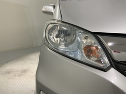ディスチャージヘッドライト搭載でしっかり明るく照らしてくれるので、夜間走行や不慣れな道でも安心です。