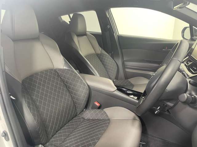 【運転席】『運転席周辺』の画像になります。写真の内容に関してご不明点、ご質問等がございましたらお気軽にガリバー店舗までお問い合わせください。
